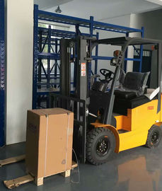 এসি / ডিসি টাইপ বৈদ্যুতিক Forklift ট্রাক 2000kg সম্পূর্ণ বিনামূল্যে উদ্ধরণ 3280kg সেবা ওজন সঙ্গে